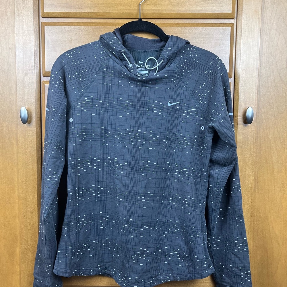 Small Nike long sleeve athletic top with hood.